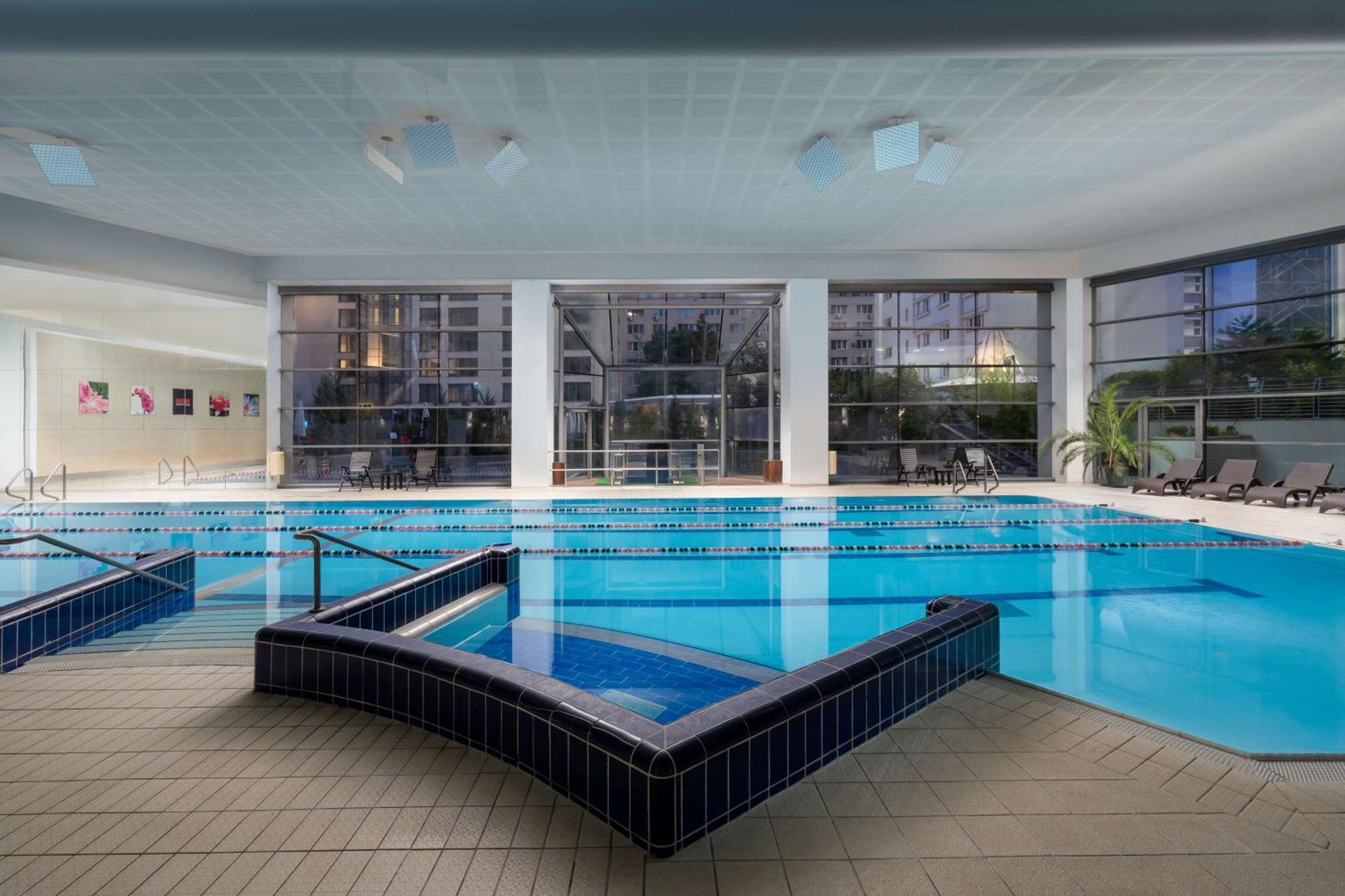Park Inn By Radisson Bucharest Hotel & Residence Exterior foto