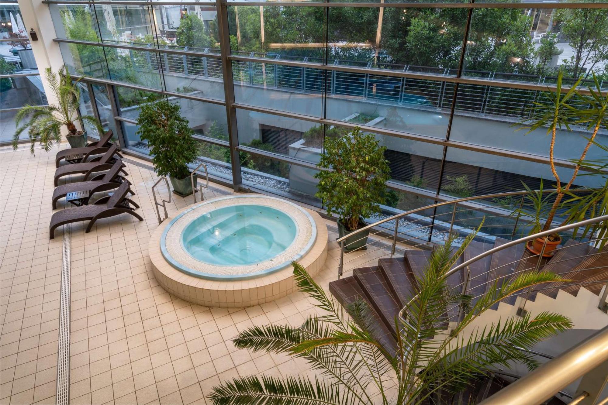 Park Inn By Radisson Bucharest Hotel & Residence Exterior foto