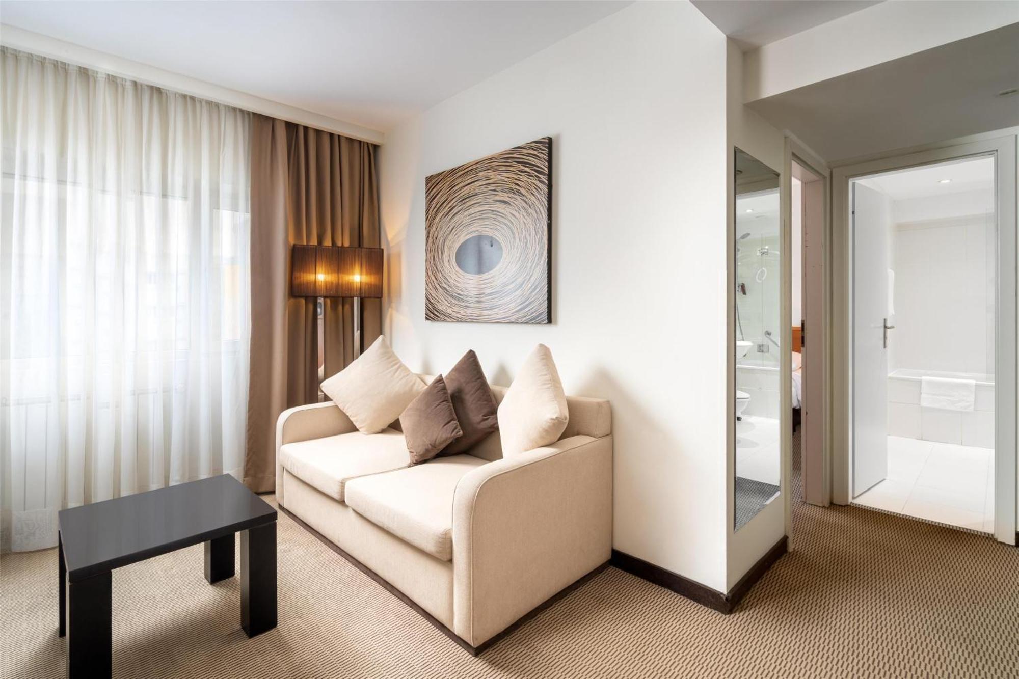 Park Inn By Radisson Bucharest Hotel & Residence Exterior foto