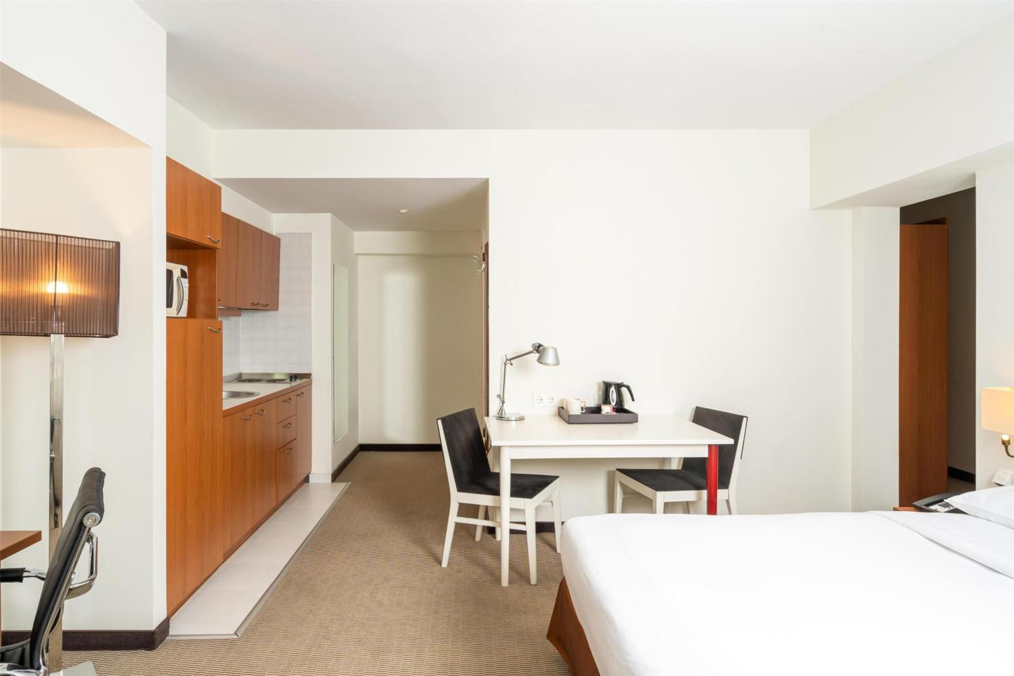Park Inn By Radisson Bucharest Hotel & Residence Exterior foto