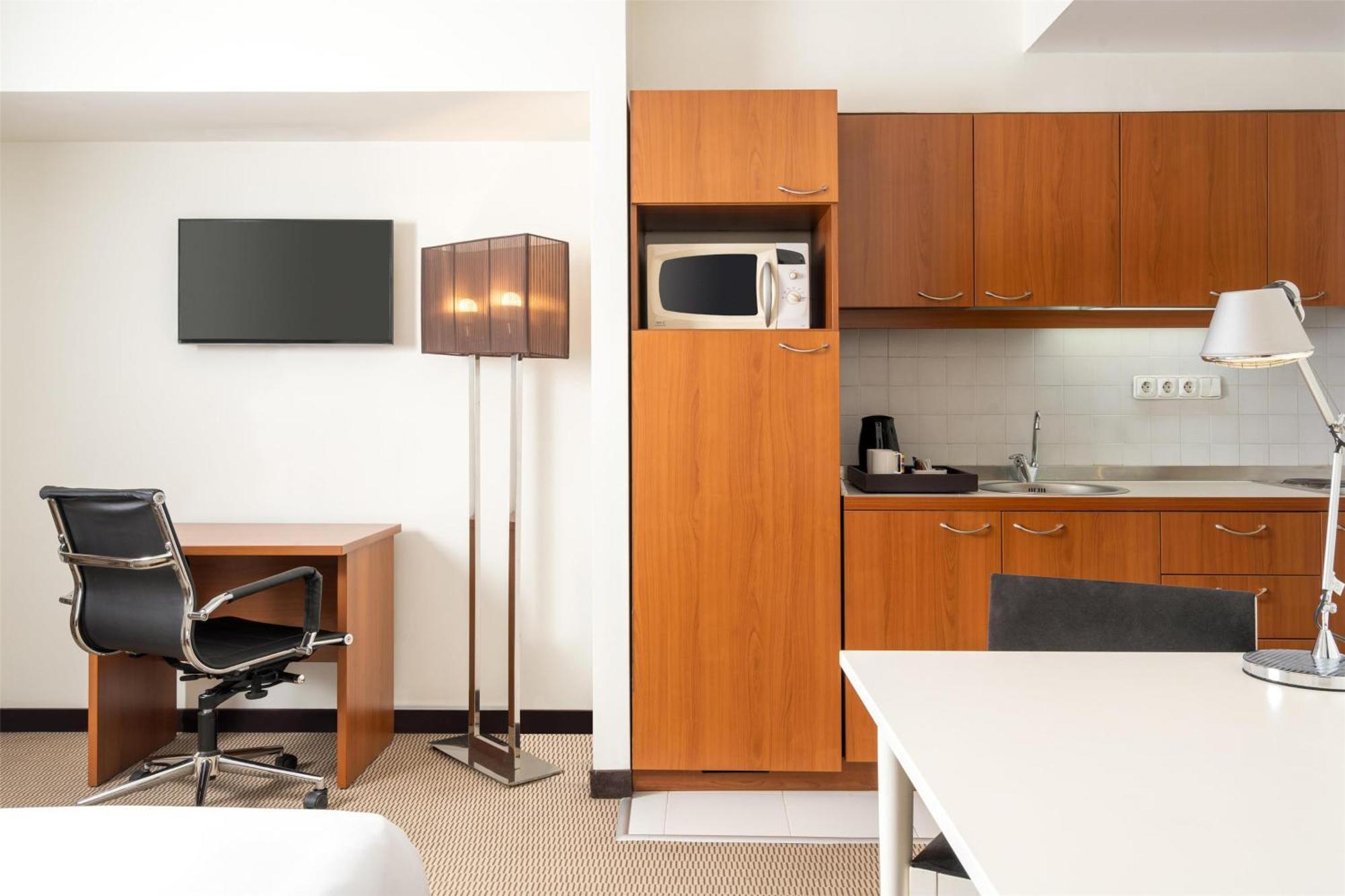 Park Inn By Radisson Bucharest Hotel & Residence Exterior foto